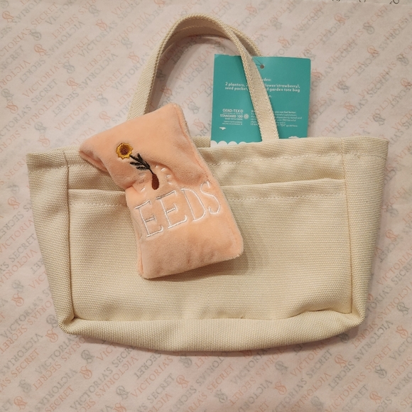 Pillowfort Toys Nwt Pillowfort Garden Play Set 2piece Bag And Seeds